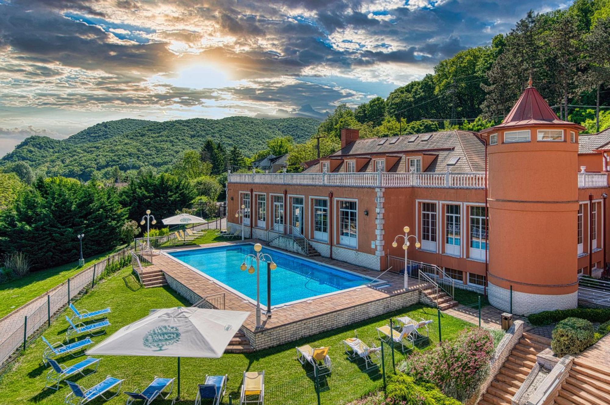 Hotel Bellevue Ostrzyhom Zewnętrze zdjęcie