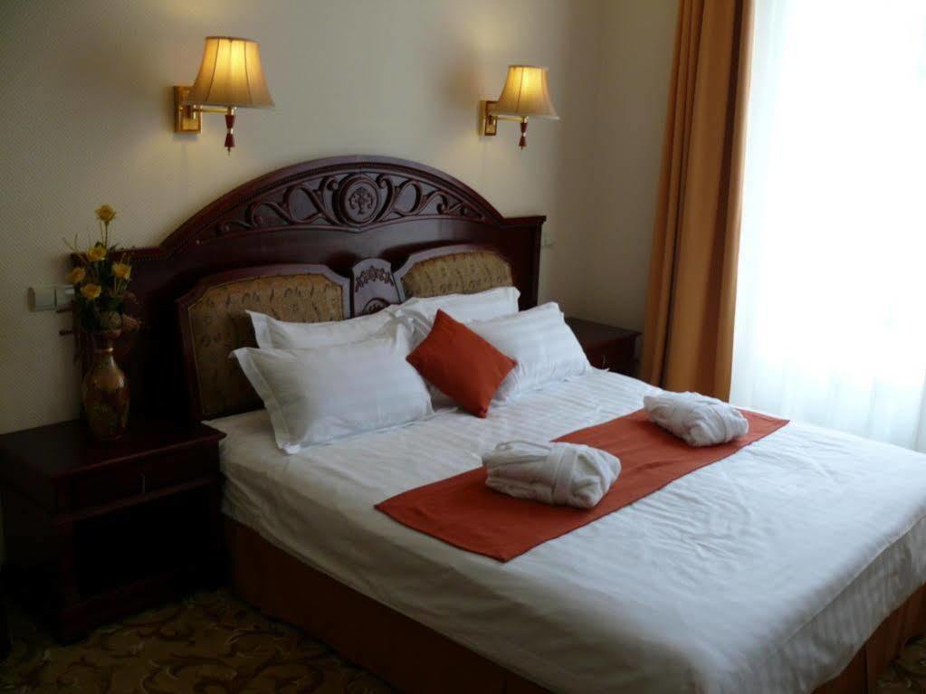 Hotel Bellevue Ostrzyhom Zewnętrze zdjęcie