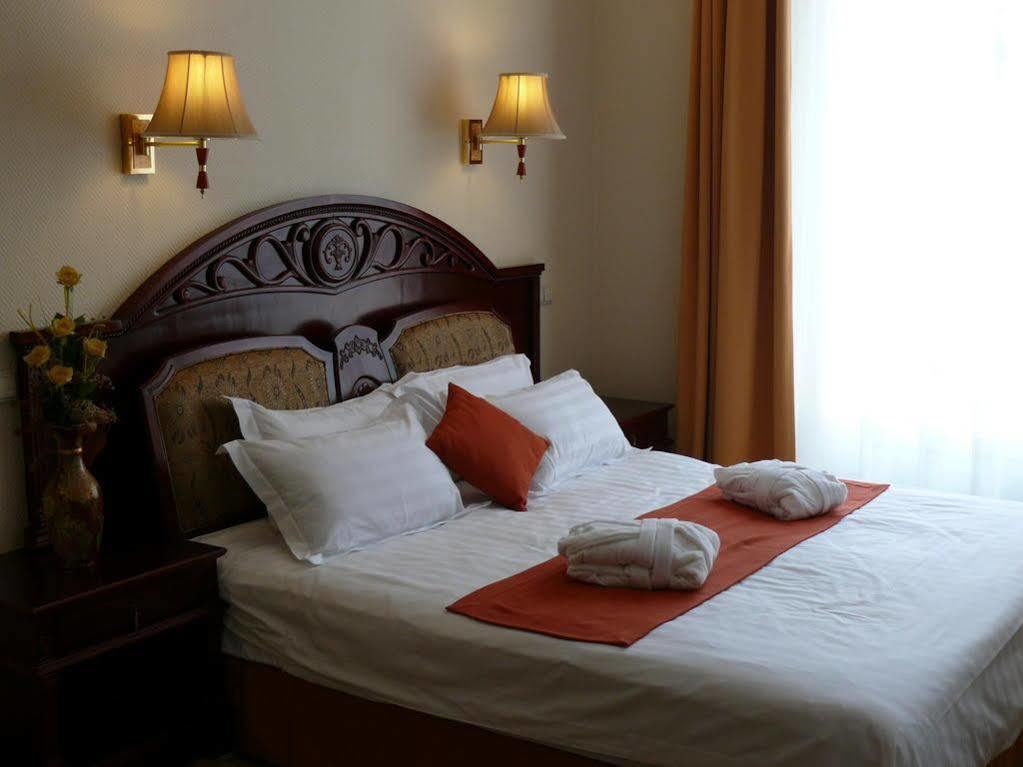 Hotel Bellevue Ostrzyhom Zewnętrze zdjęcie