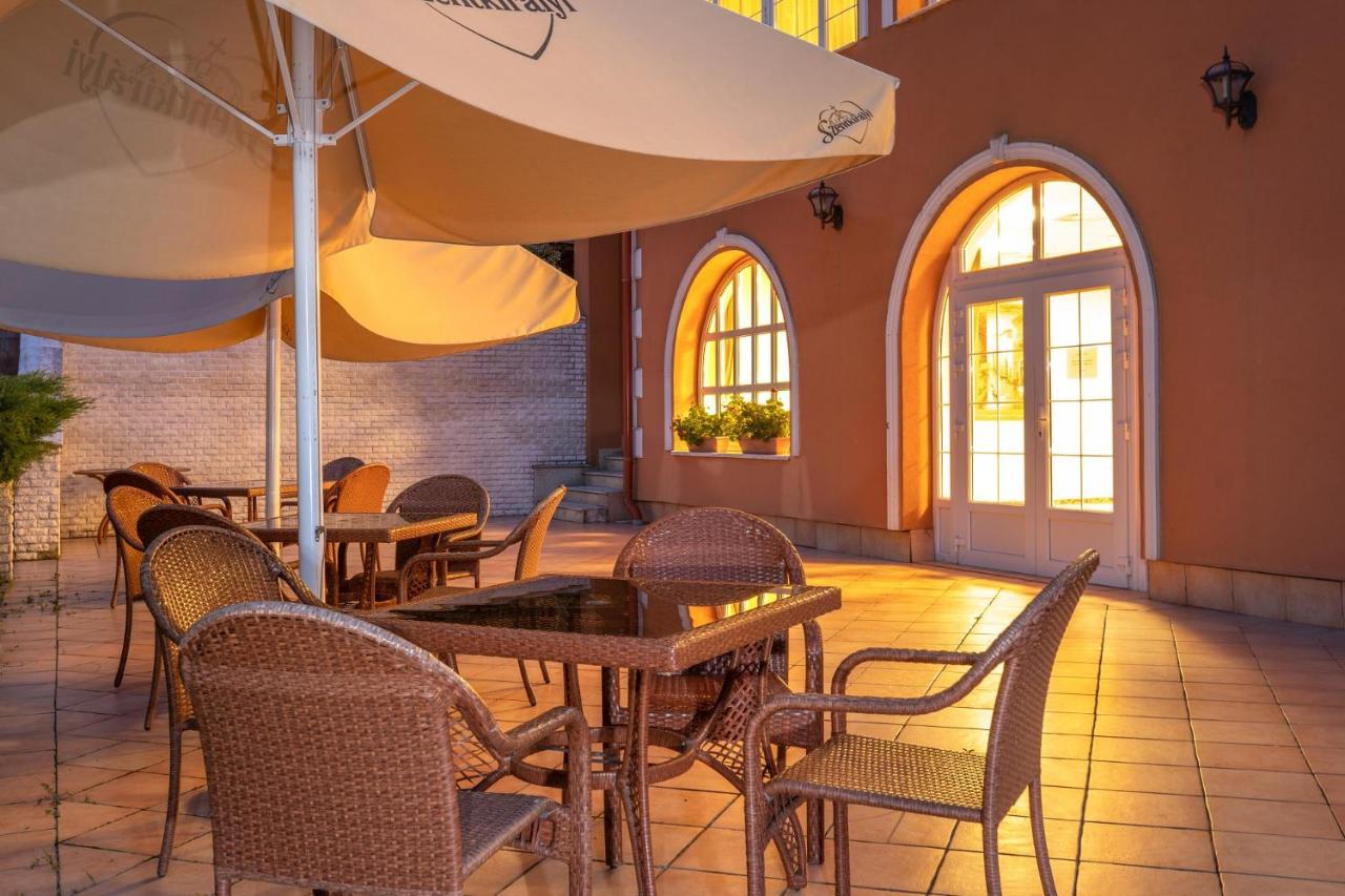 Hotel Bellevue Ostrzyhom Zewnętrze zdjęcie